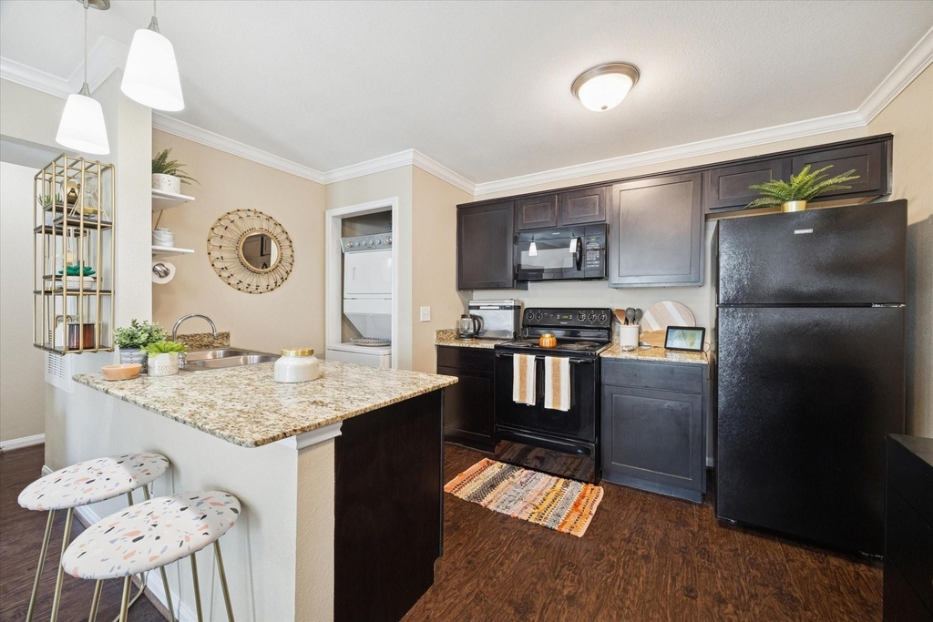 1600 W T C Jester Boulevard - Photo 5