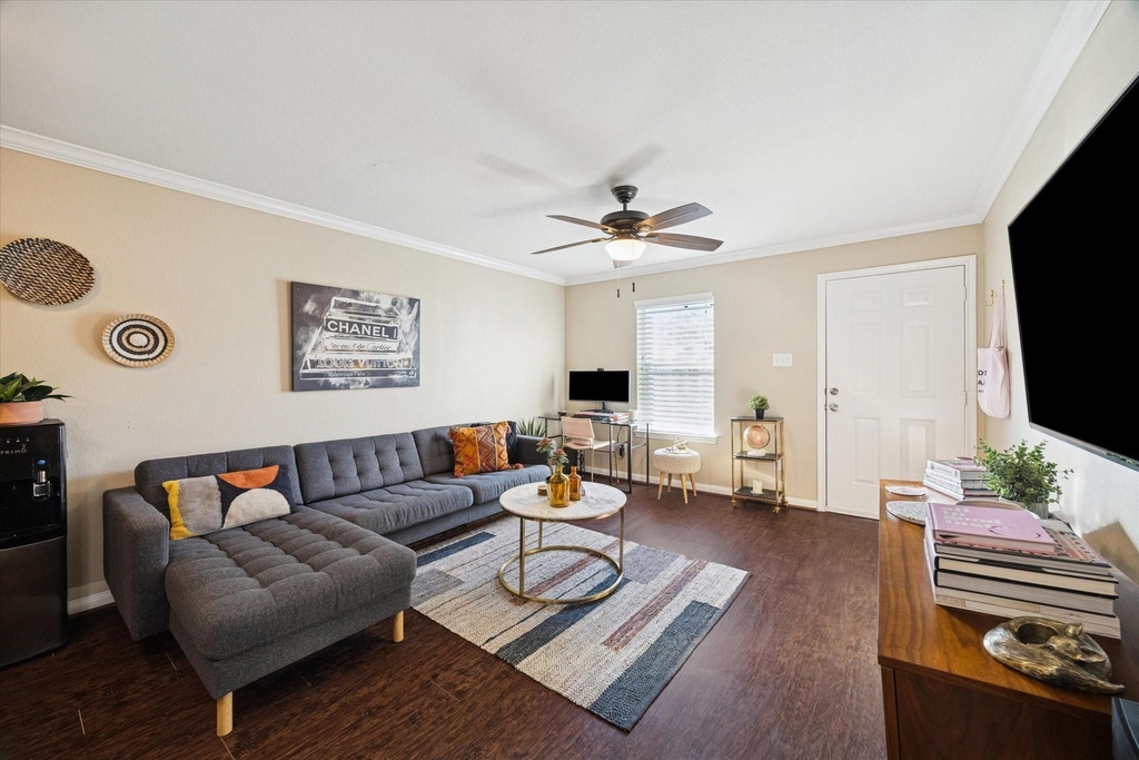1600 W T C Jester Boulevard - Photo 2