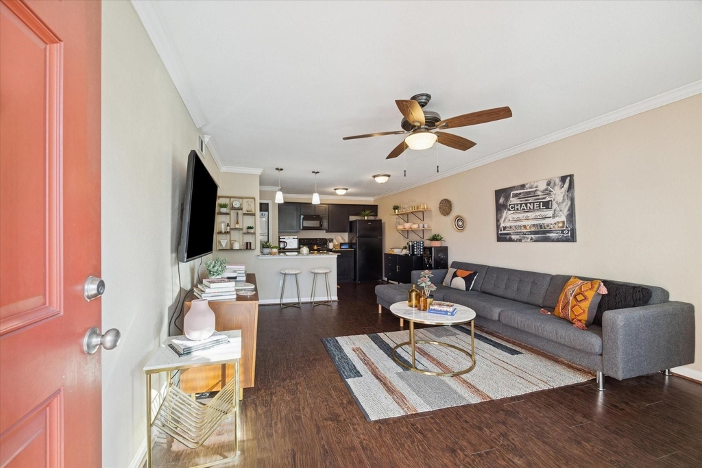 1600 W T C Jester Boulevard - Photo 0