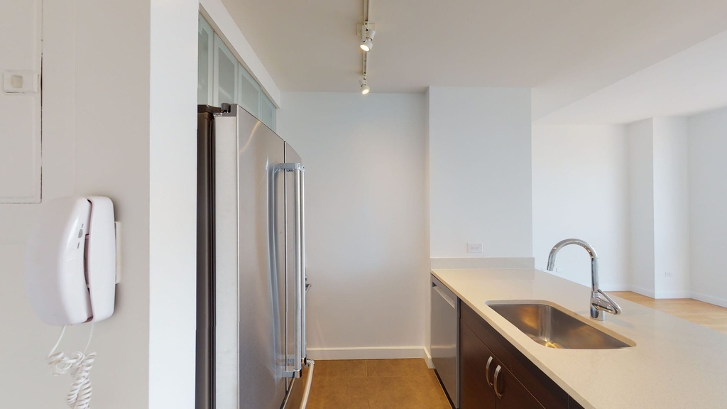 808 Columbus Ave - Photo 2