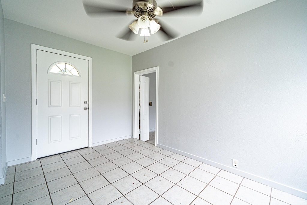 6417 Rolla Street - Photo 6