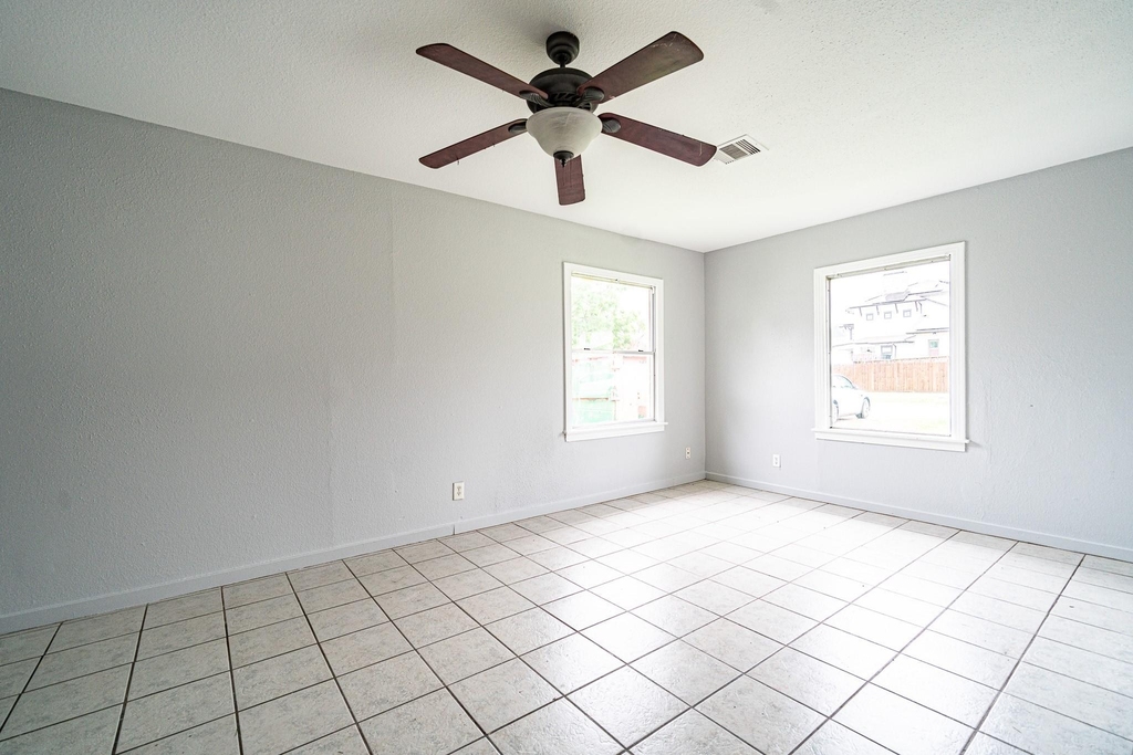 6417 Rolla Street - Photo 3