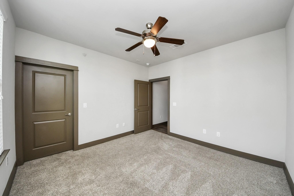 5454 Washington St Avenue - Photo 7