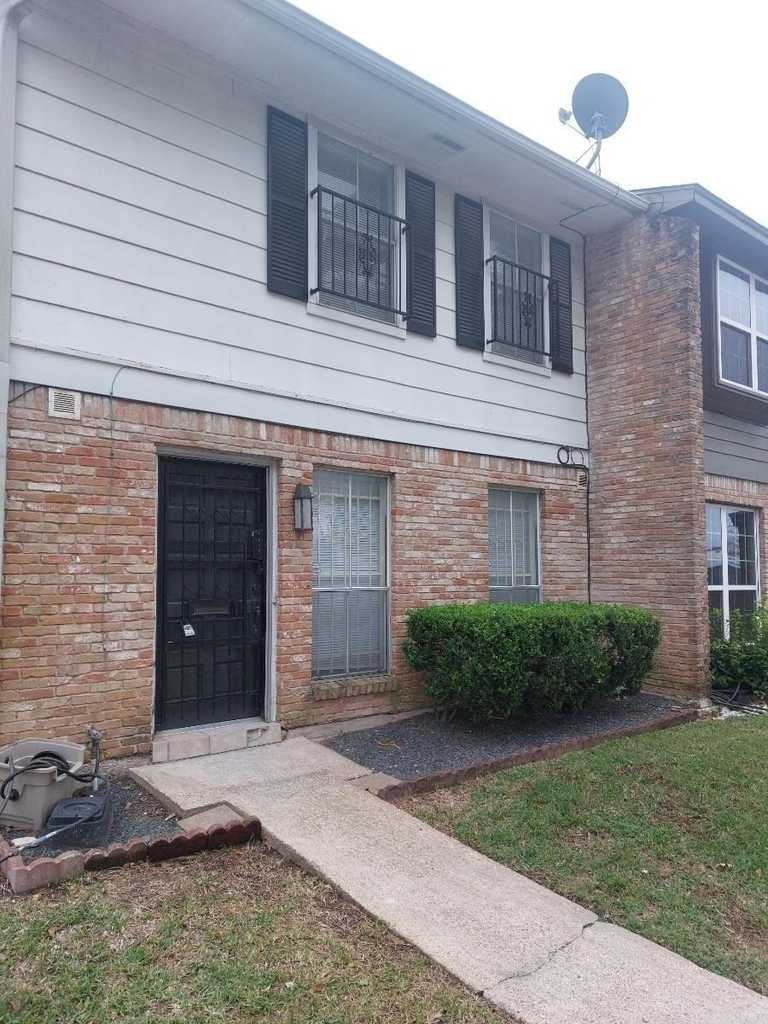 1846 Hollister Street - Photo 1