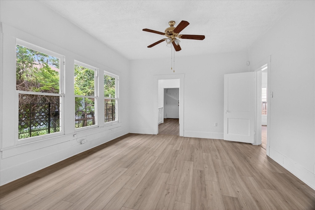 1607 Holman Street - Photo 6
