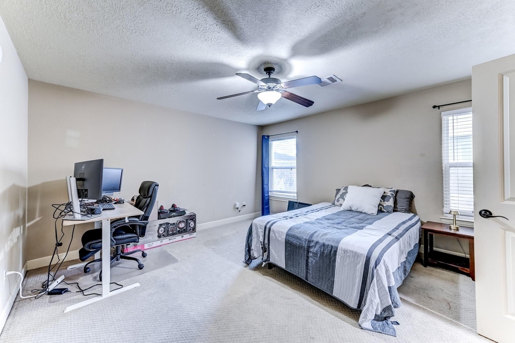 1325 W 24th Street - Photo 5
