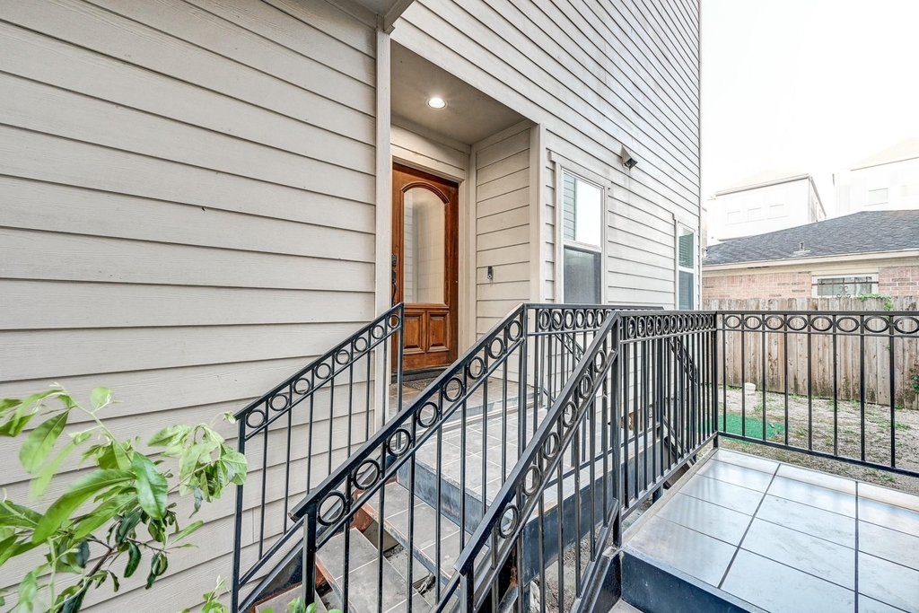 1325 W 24th Street - Photo 3