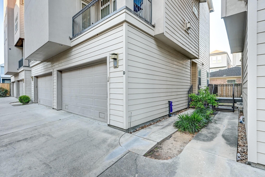 1325 W 24th Street - Photo 2
