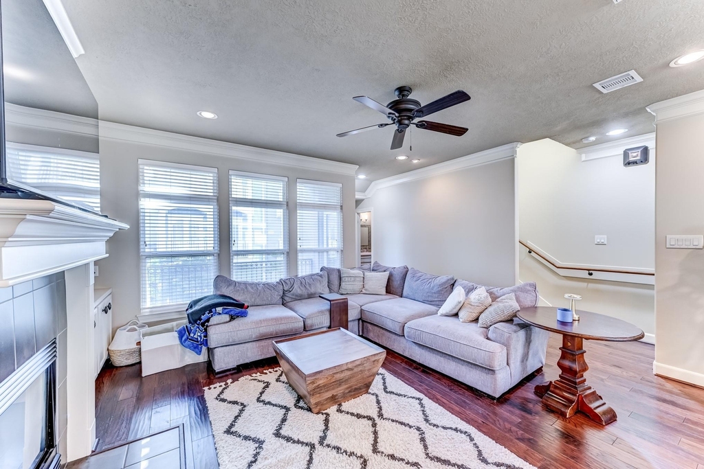 1325 W 24th Street - Photo 10