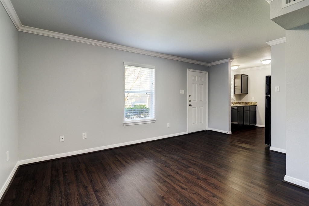 1600 W T C Jester Boulevard - Photo 2