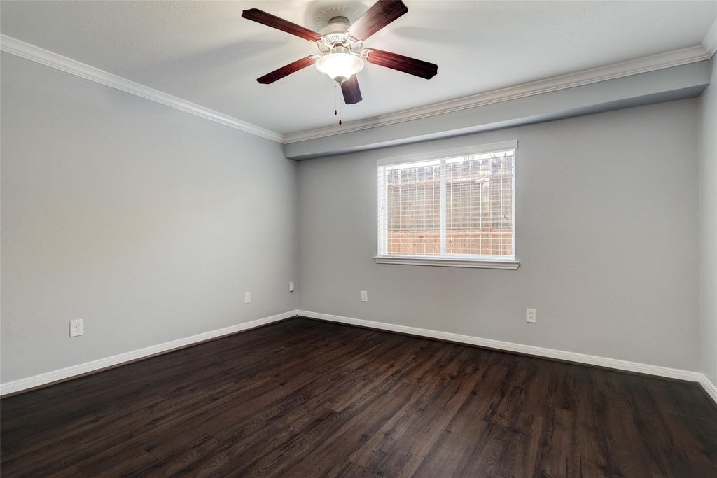 1600 W T C Jester Boulevard - Photo 4