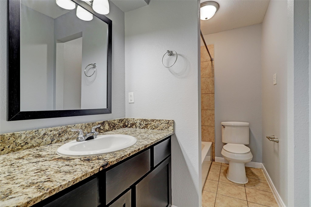 1600 W T C Jester Boulevard - Photo 7