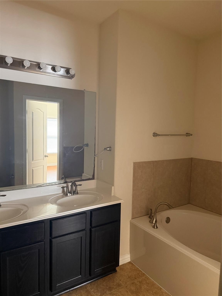 7534 Abbey Point Lane - Photo 9