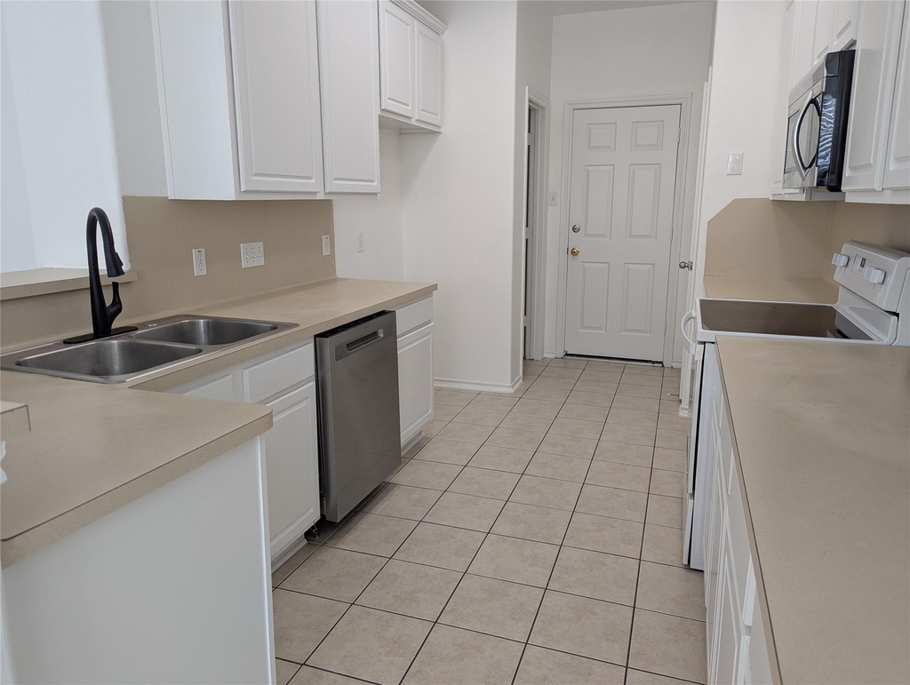 16515 Beckland Lane - Photo 3
