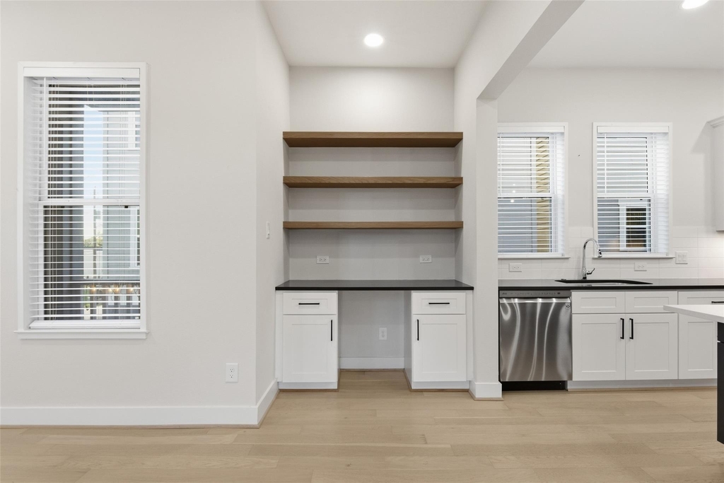 2204 Lou Ellen Lane - Photo 17