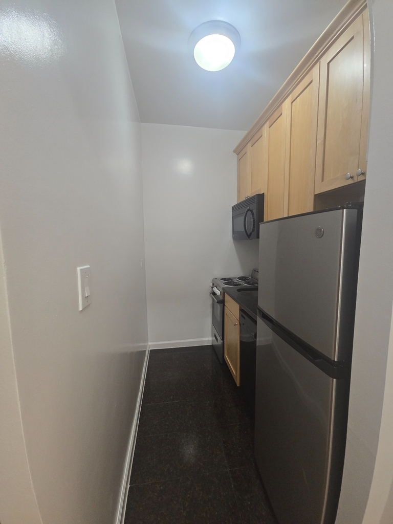 West 73rd / Columbus Ave - Photo 5