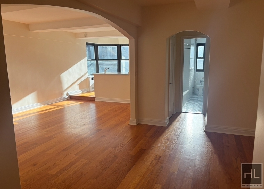 East 56 Street - Photo 4