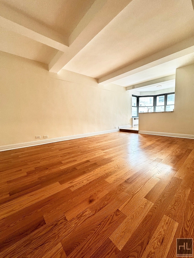 East 56 Street - Photo 7
