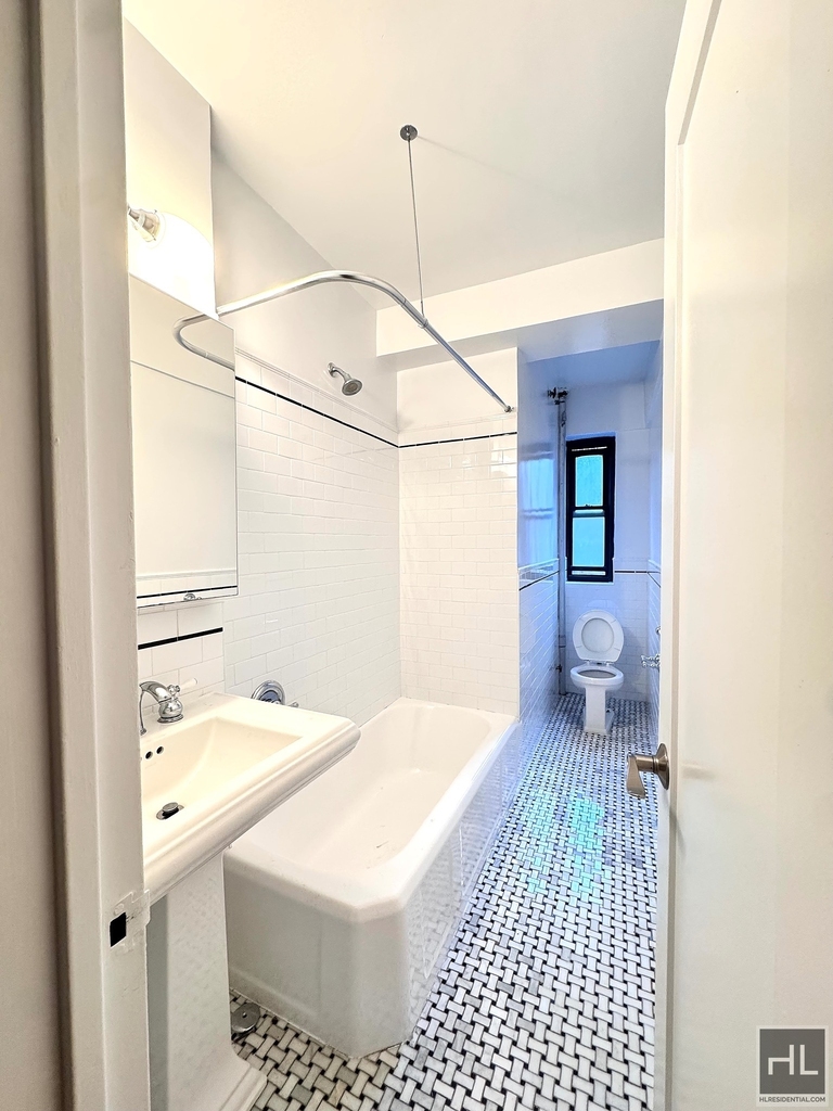 East 56 Street - Photo 10