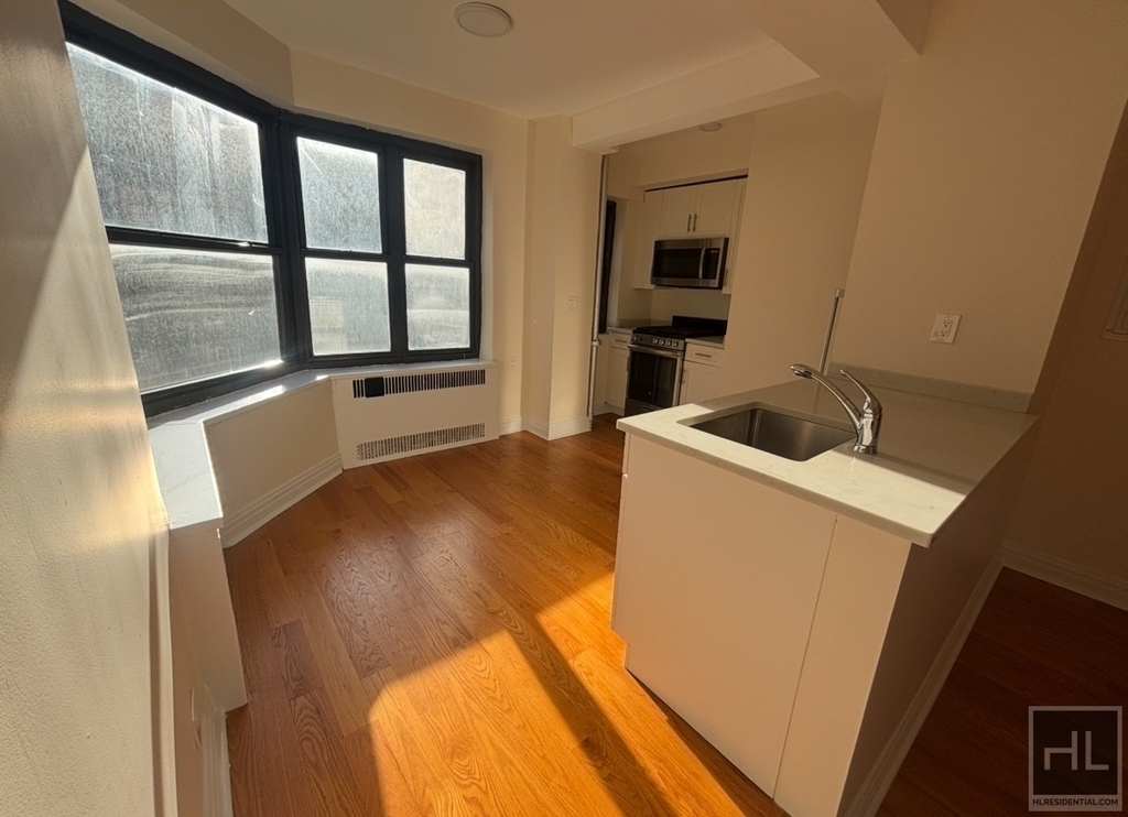 East 56 Street - Photo 9