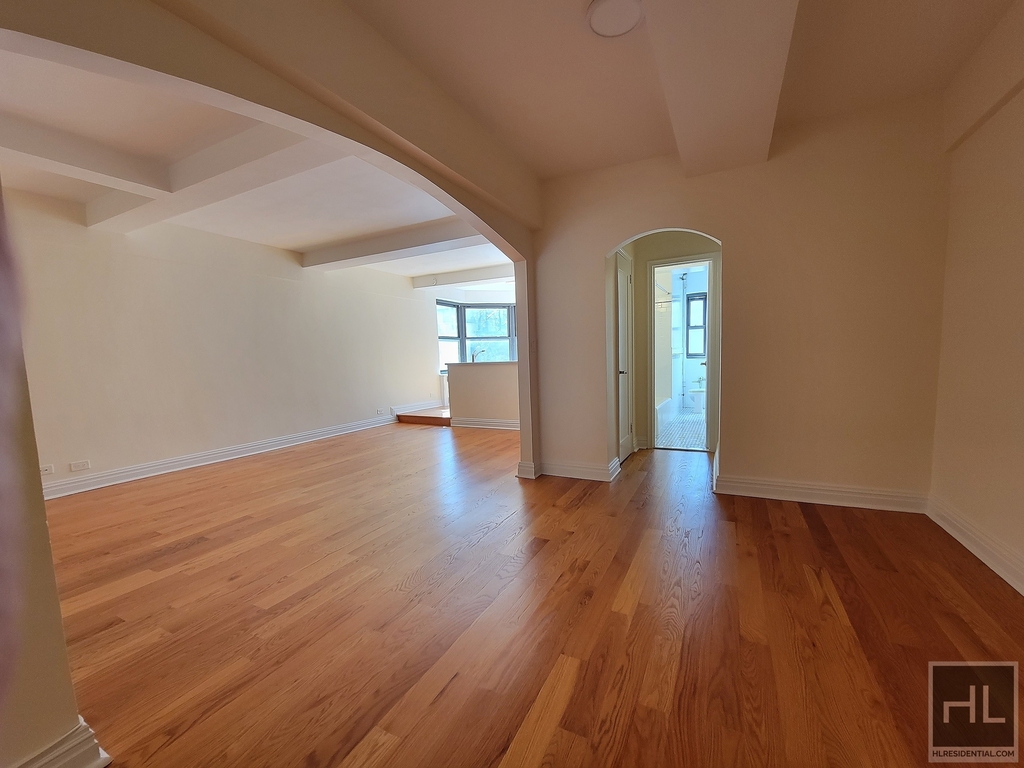 East 56 Street - Photo 6
