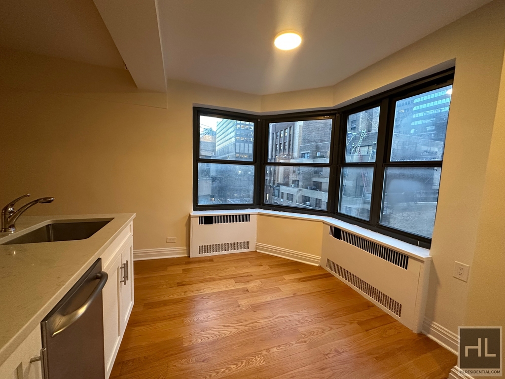 East 56 Street - Photo 0