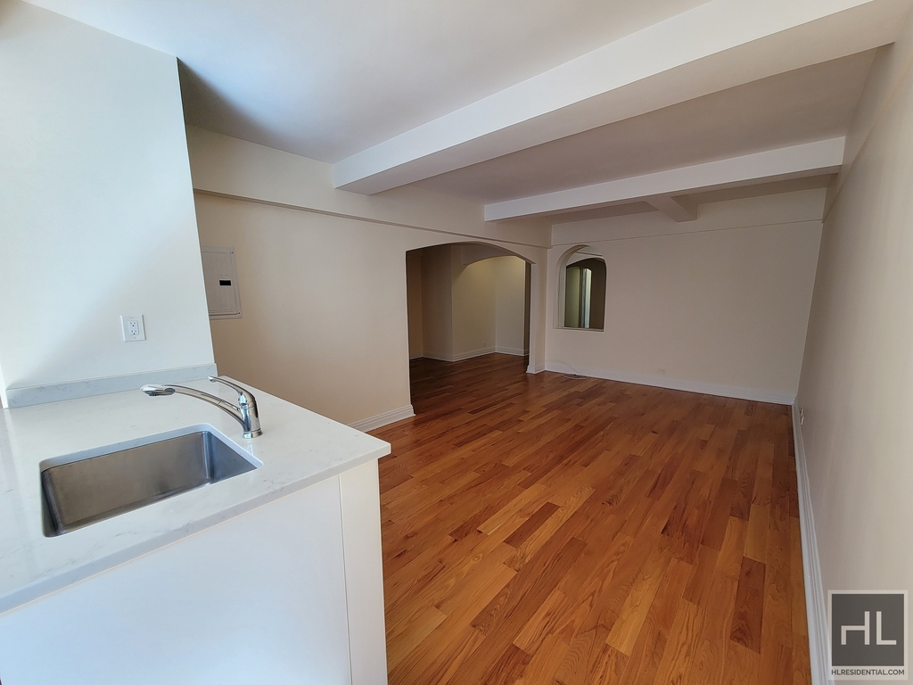 East 56 Street - Photo 5
