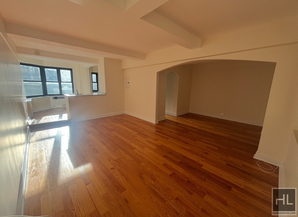East 56 Street - Photo 8