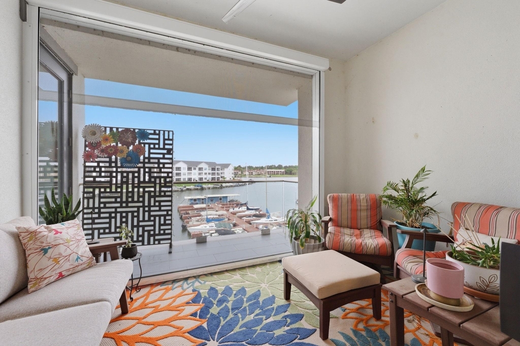 199 Waterpoint Court - Photo 0