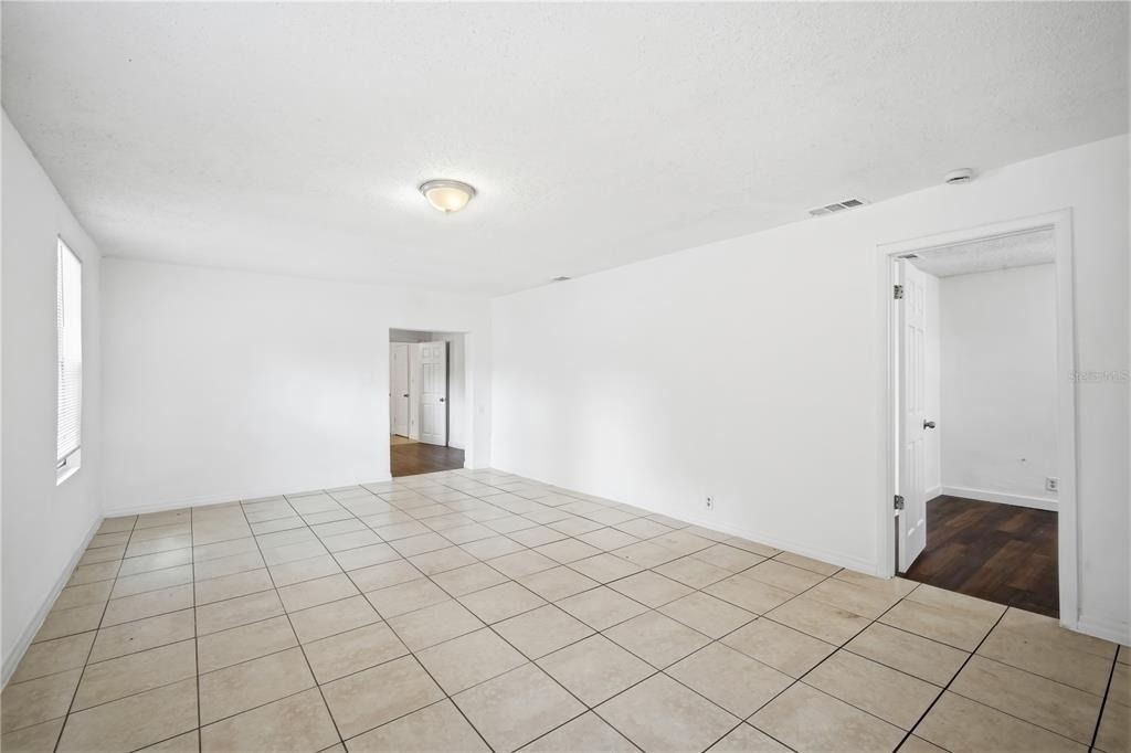 10019 N Jasmine Avenue - Photo 4