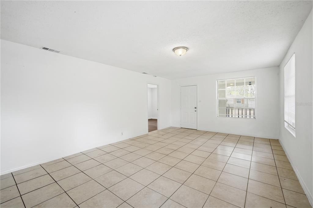 10019 N Jasmine Avenue - Photo 5