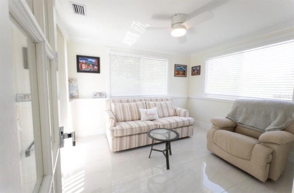887 W Perry Street - Photo 11