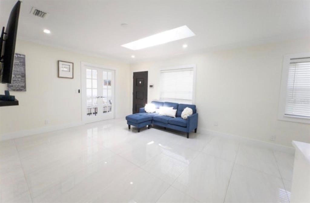 887 W Perry Street - Photo 10