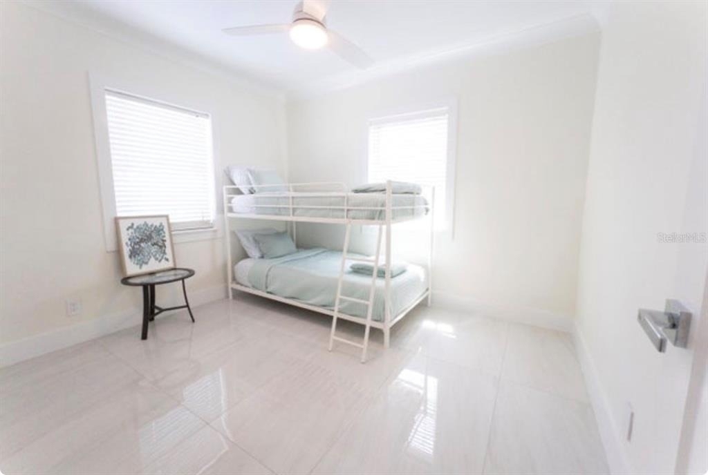 887 W Perry Street - Photo 16
