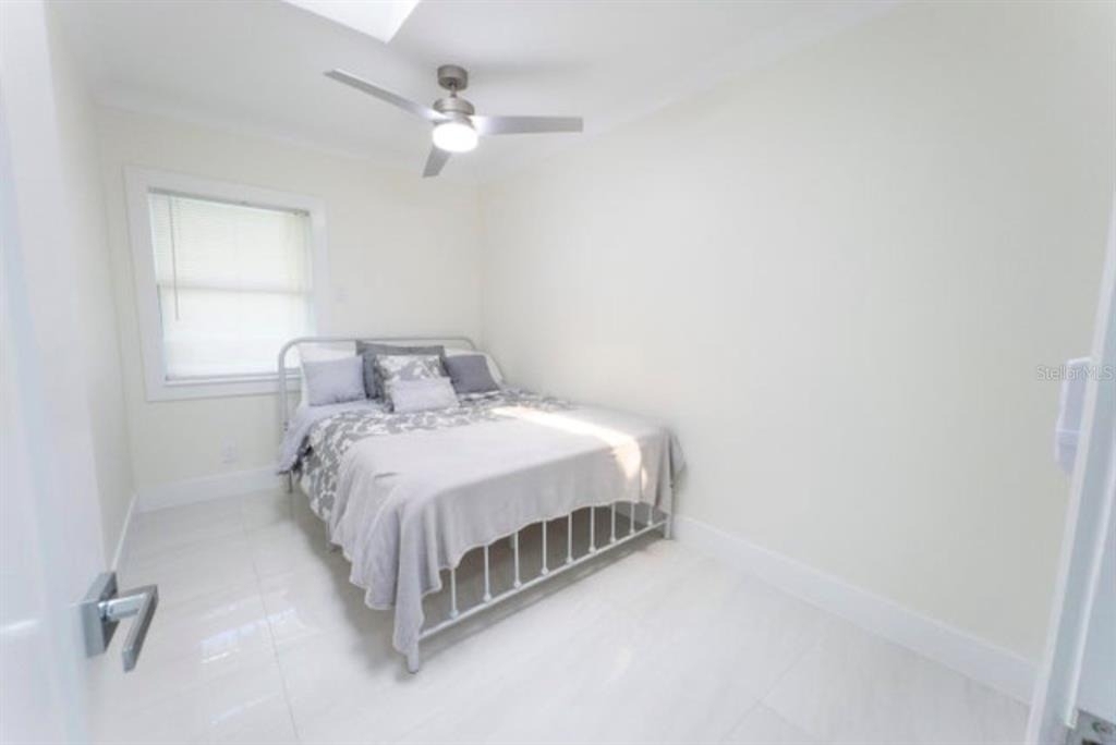 887 W Perry Street - Photo 13