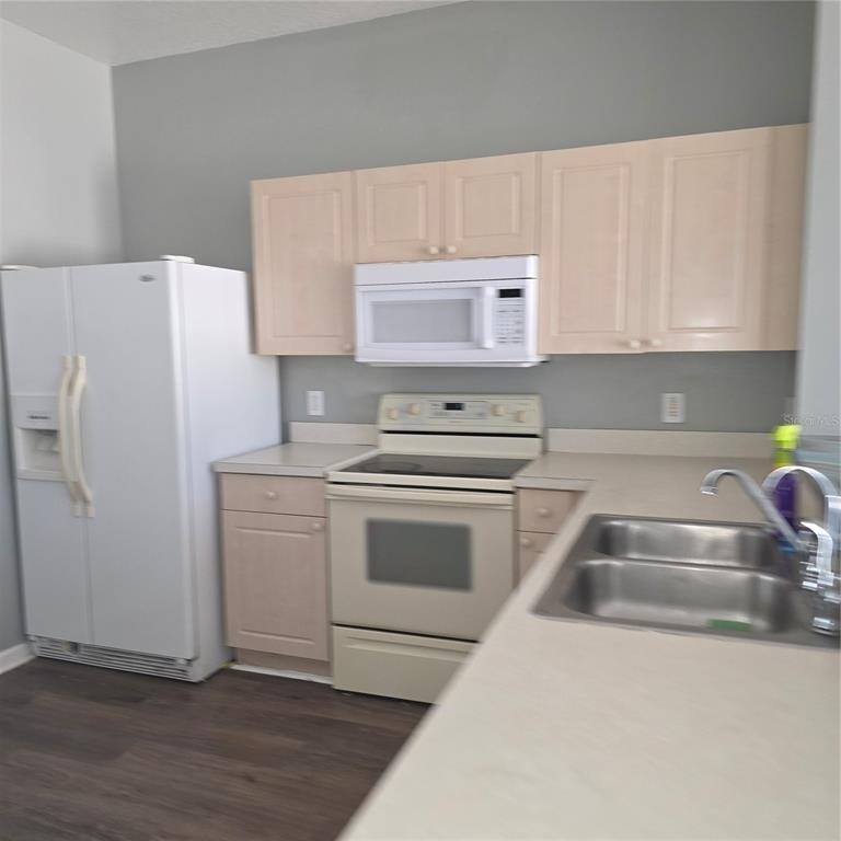 2403 Silver Palm Drive - Photo 3