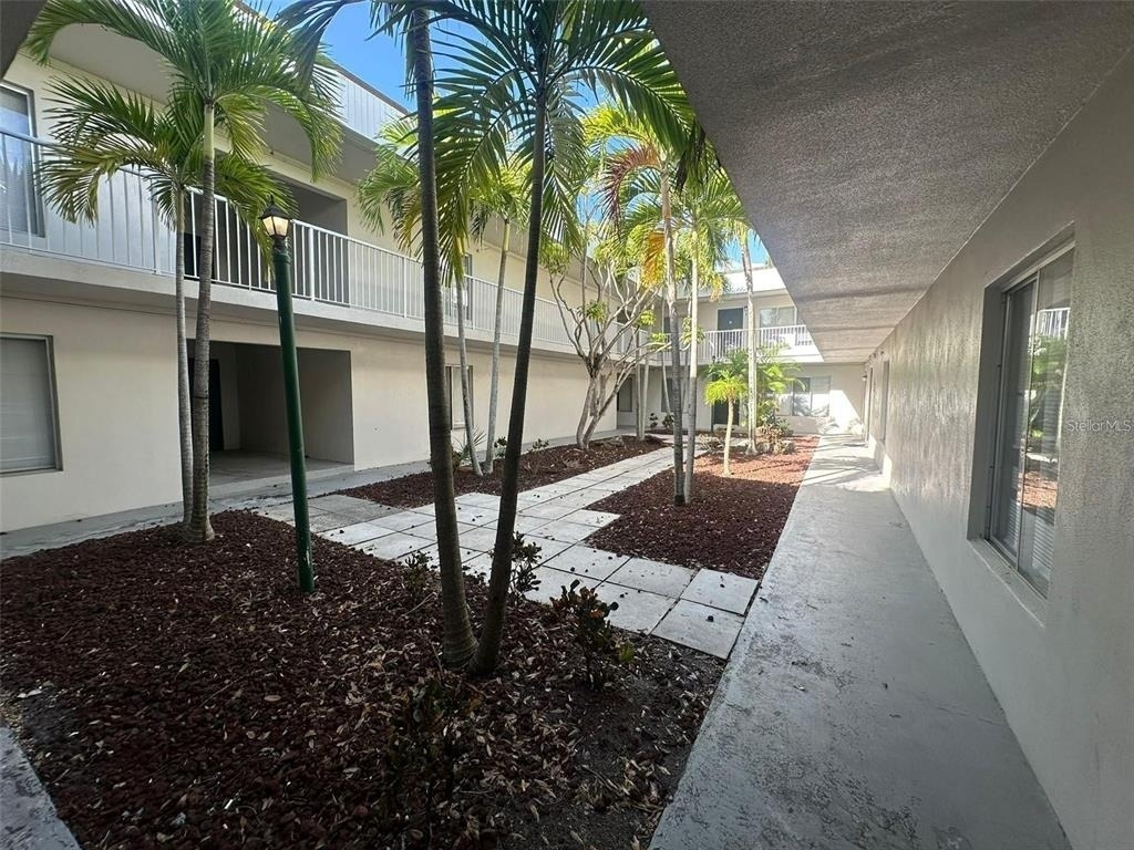 1830 Maravilla Avenue - Photo 9