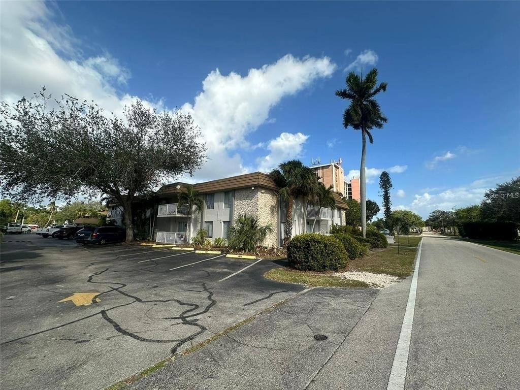 1830 Maravilla Avenue - Photo 18