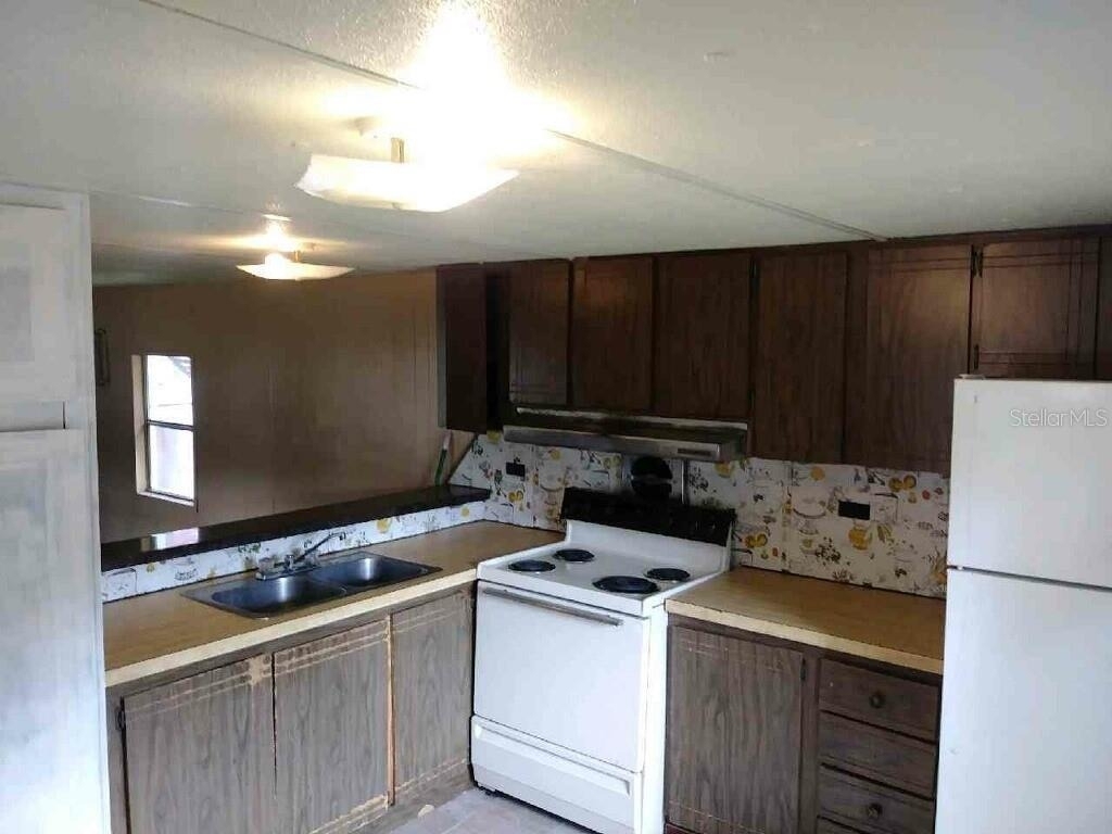 805 Peters Street - Photo 1