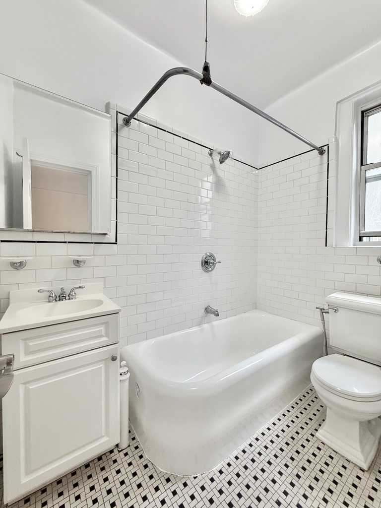 West 13th Street & 6th Avenue - Photo 5
