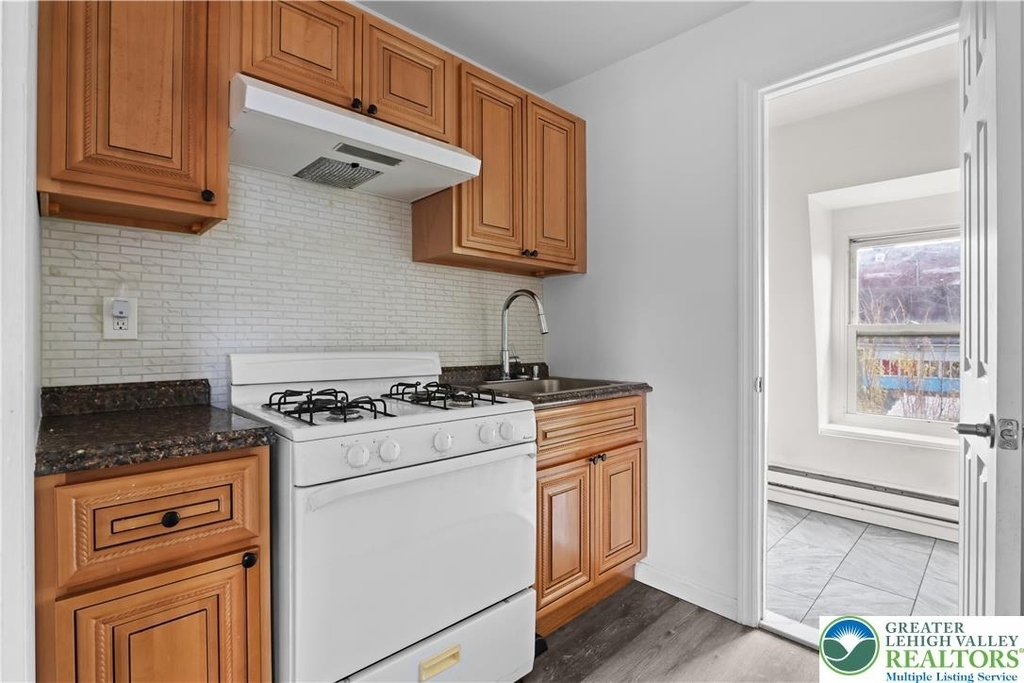 1113 Ferry Street - Photo 4