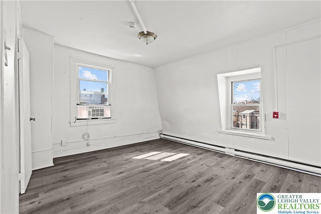 1113 Ferry Street - Photo 3