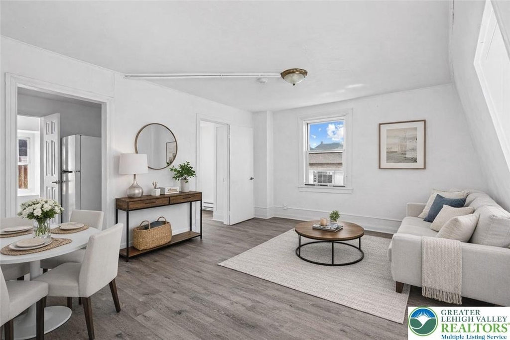 1113 Ferry Street - Photo 2