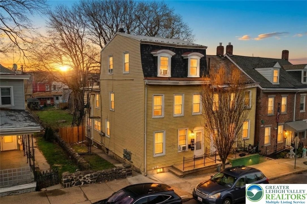 1113 Ferry Street - Photo 0