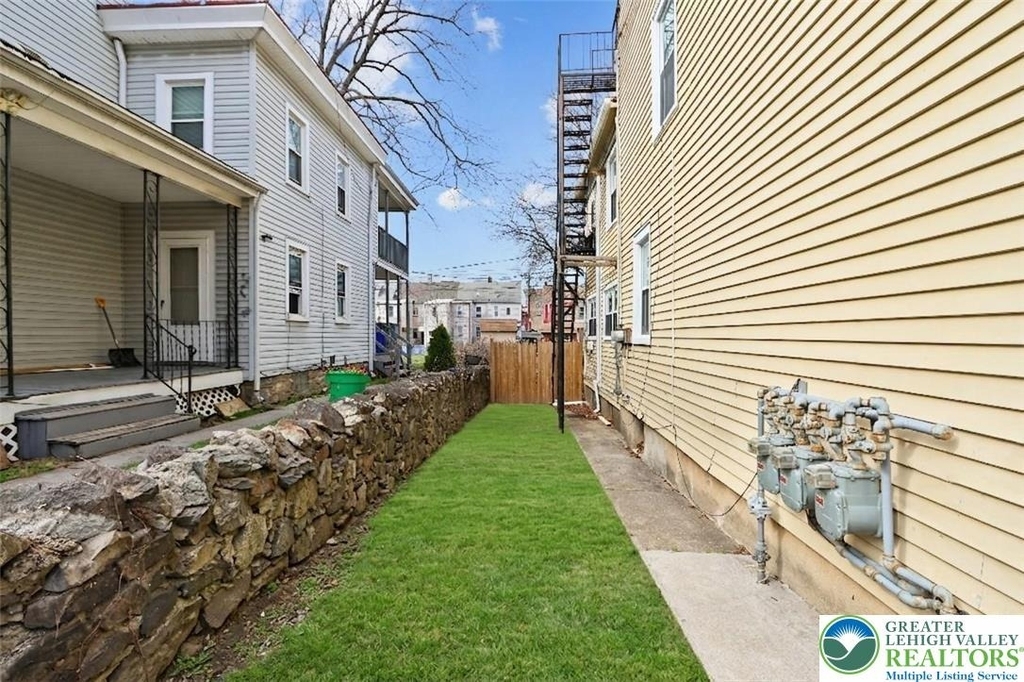 1113 Ferry Street - Photo 9