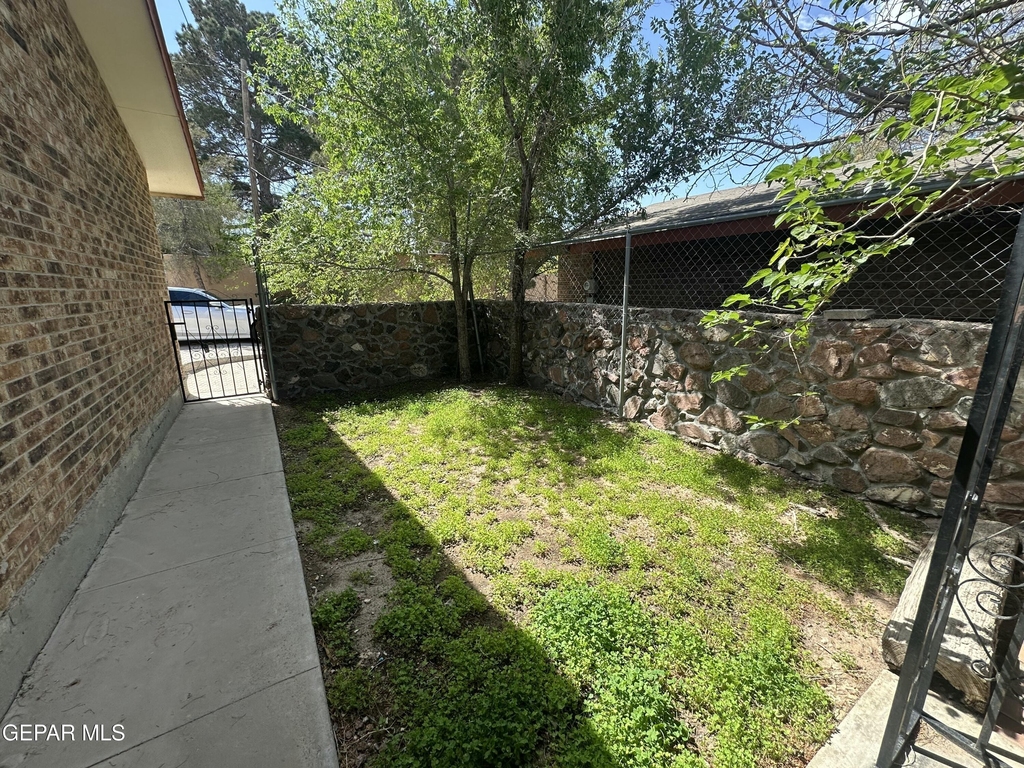 504 E University Avenue - Photo 21