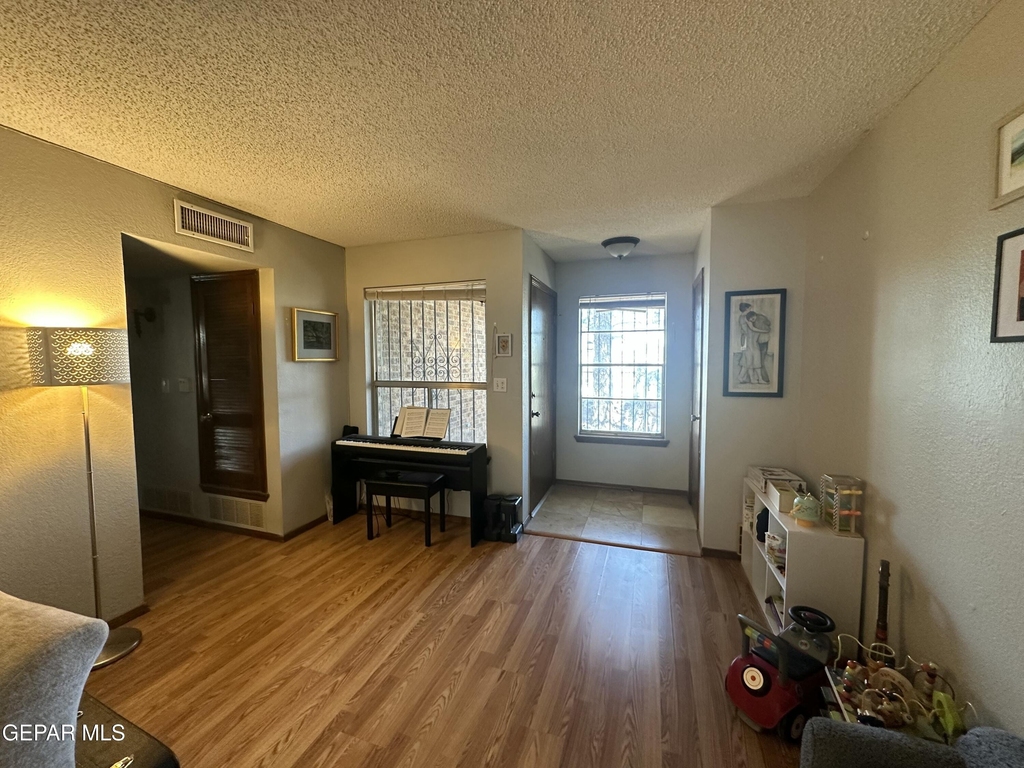 504 E University Avenue - Photo 6