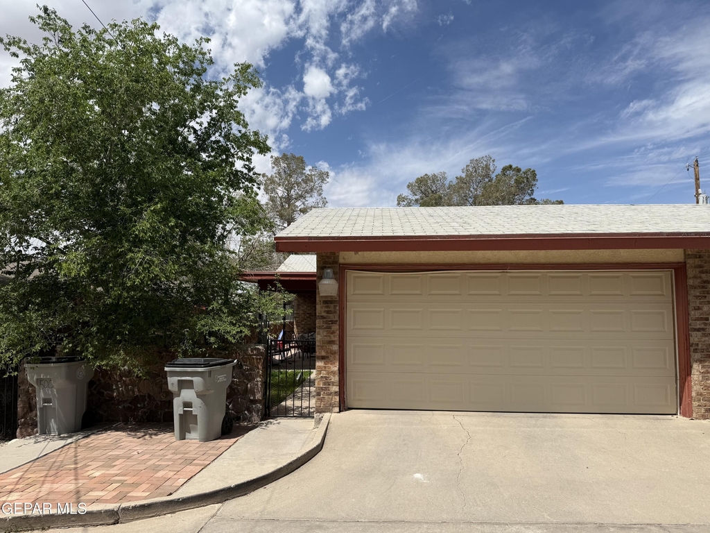 504 E University Avenue - Photo 2