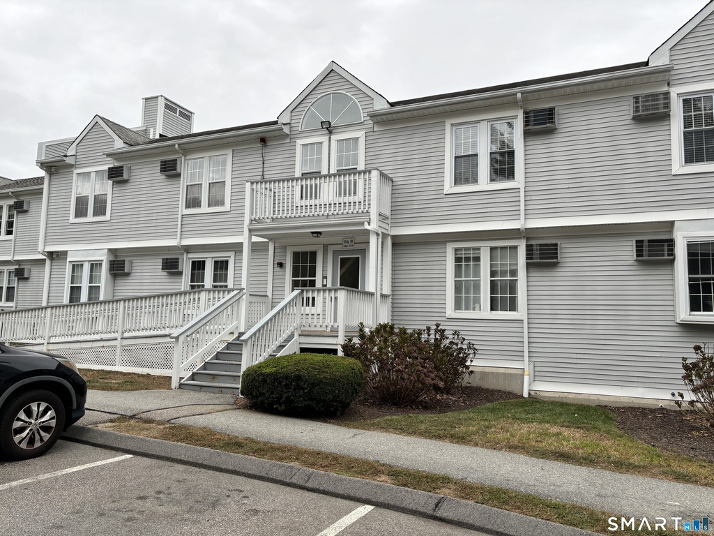 82 Longview Street - Photo 0