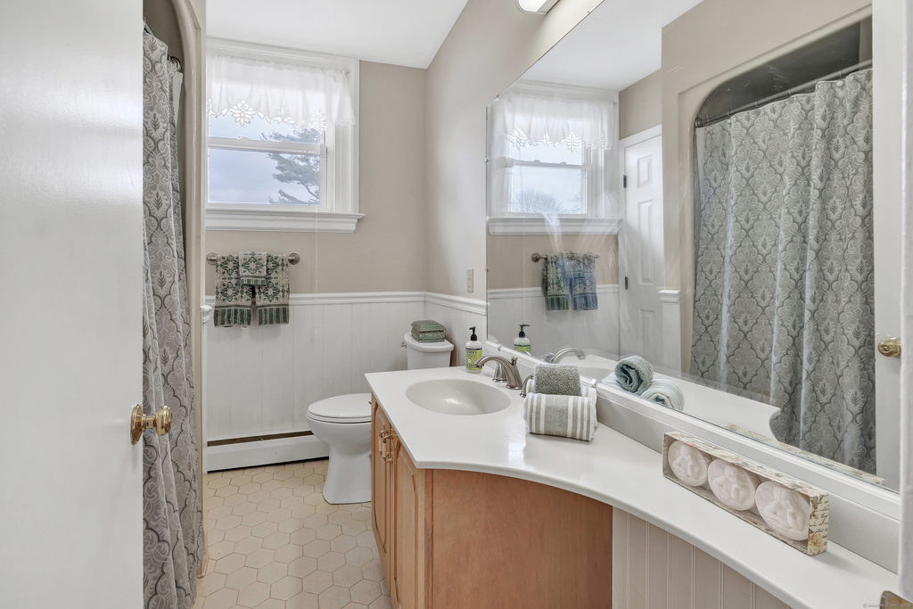 292 Coram Avenue - Photo 6